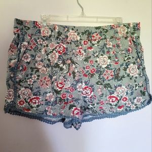 Women's floral shorts size L.